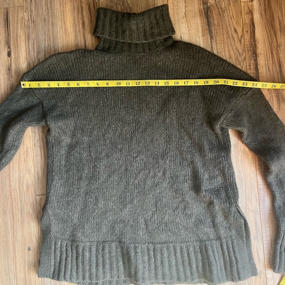 Everlane - The Cloud Turtleneck - Chunky - Moss - Picture 11 of 12